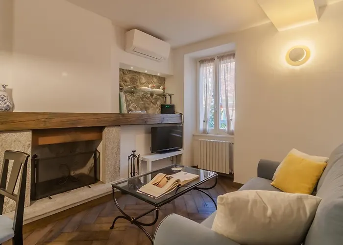 아파트 Loppia Secret Garden By Wonderful Italy